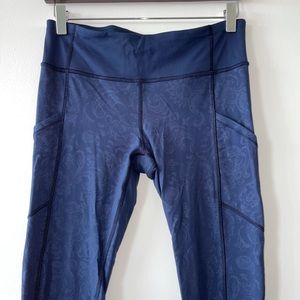 Lululemon Legging In Blue Paisley Size 8